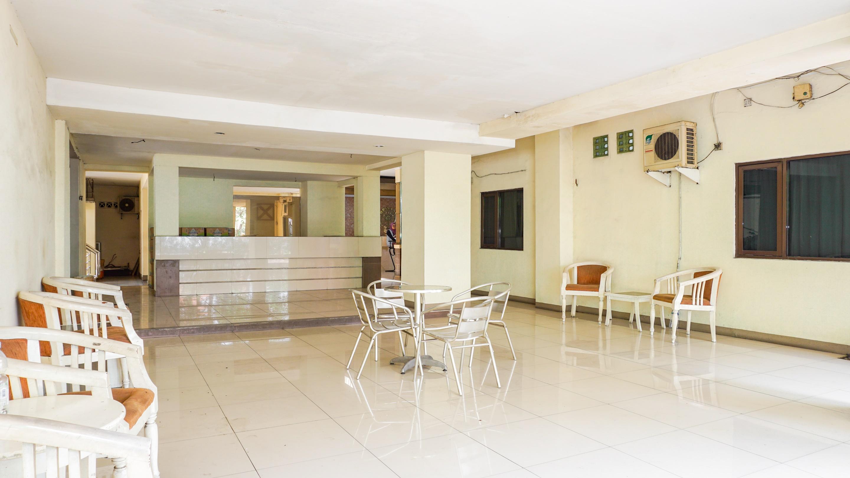 Oyo 2085 Chrysanta Hotel Бандунг Екстериор снимка